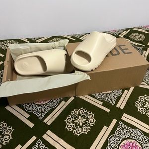Adidas Yeezy Slide Bone